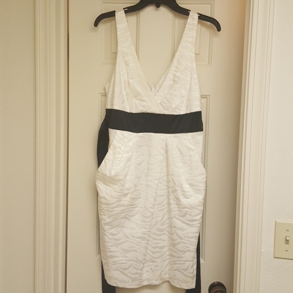 Dress - Picture 2 of 8